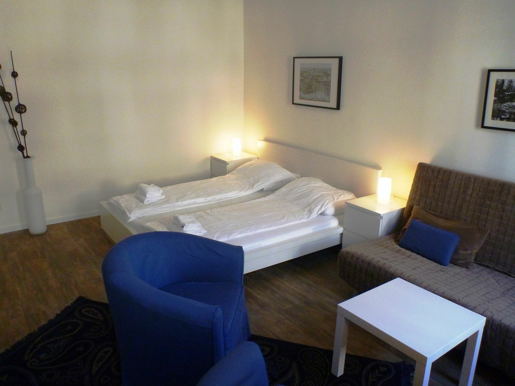 Flatprovider Comfort Eduard Apartment - Contactless Check In Wenen Buitenkant foto