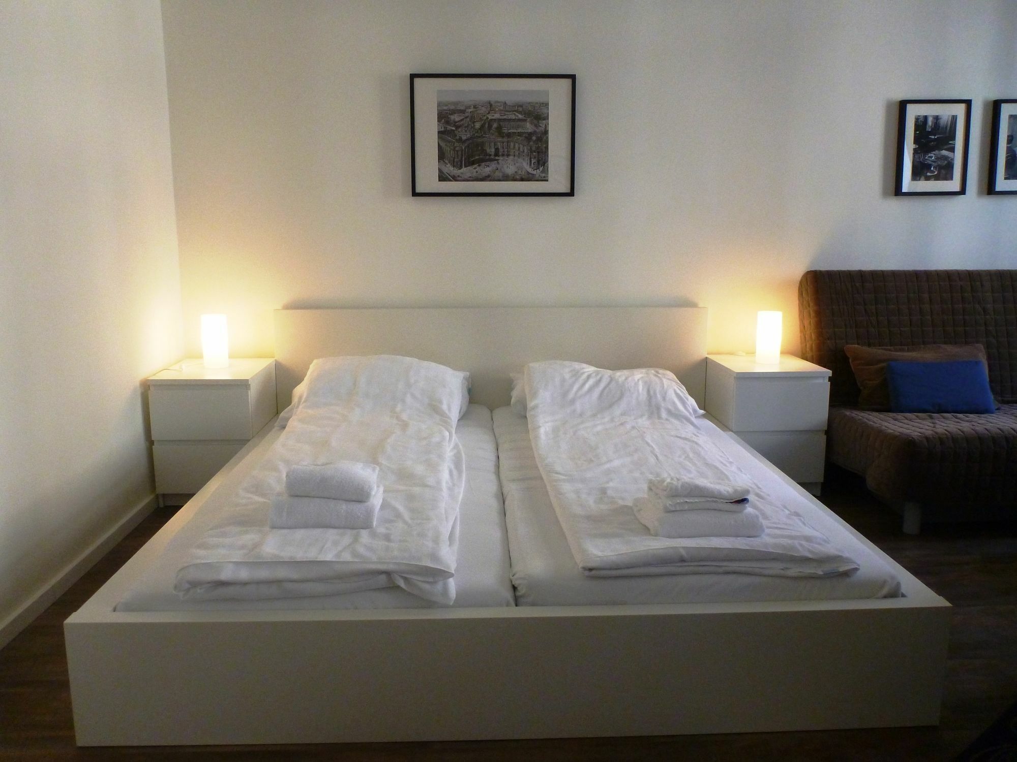 Flatprovider Comfort Eduard Apartment - Contactless Check In Wenen Buitenkant foto